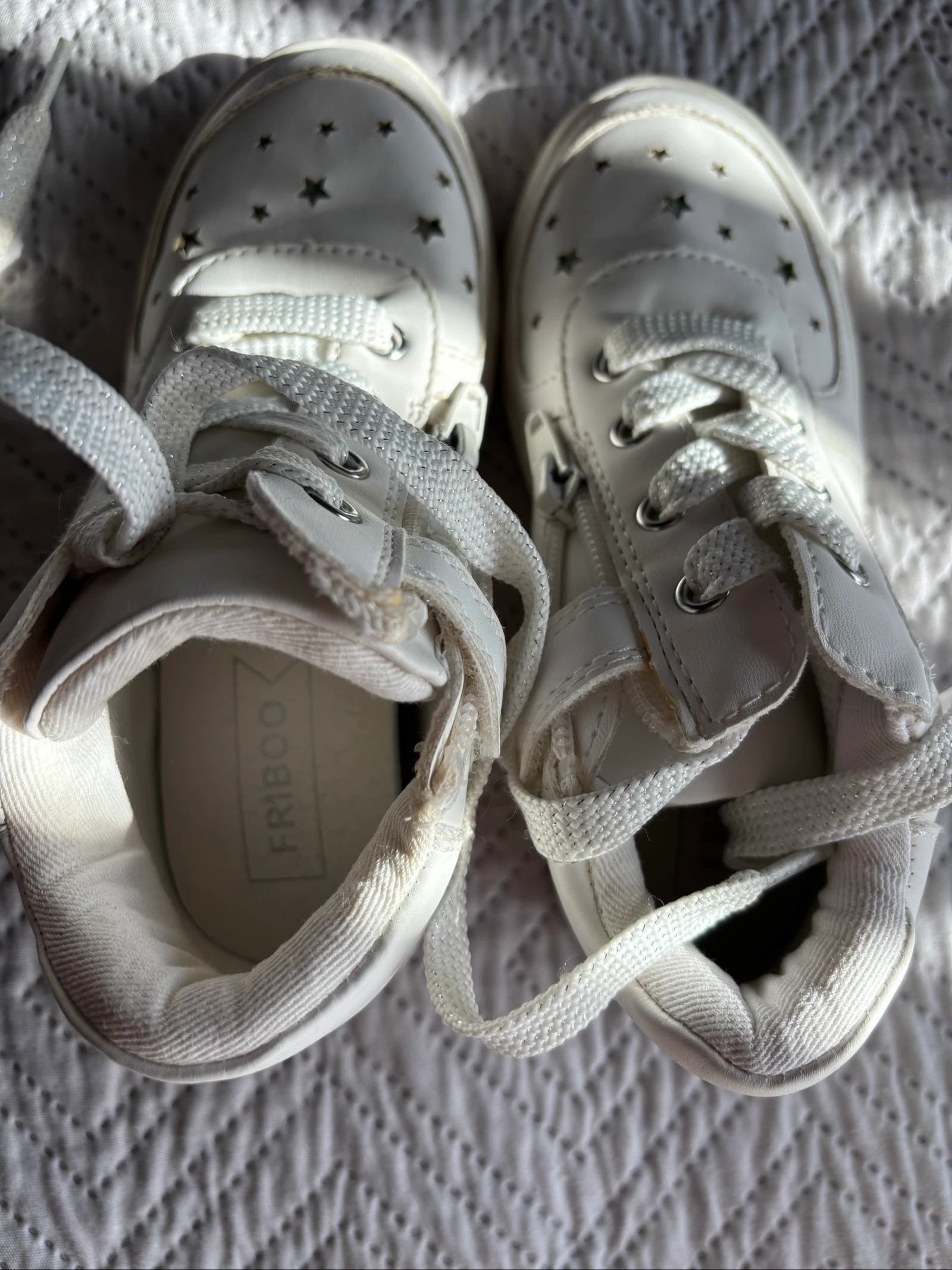 🌸 White sneakers with stars - Size 28 – photo 4